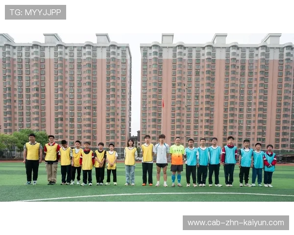 校园足球星光熠熠，青少年运动热情高涨，校园足球新规